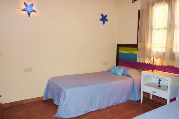 Foto van Villa-ontsnapping op het platteland - Vakantiehuis in Villanueva de la Concepción - BedRoom