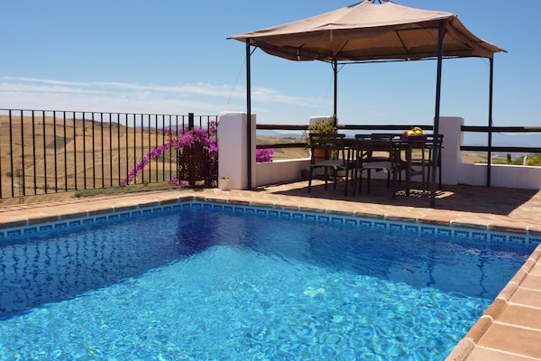 Foto van Villa-ontsnapping op het platteland - Vakantiehuis in Villanueva de la Concepción - PoolOfHouse