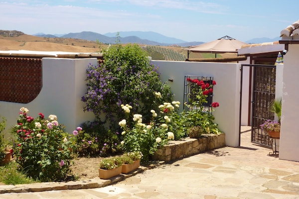 Foto van Villa-ontsnapping op het platteland - Vakantiehuis in Villanueva de la Concepción - GardenSummer