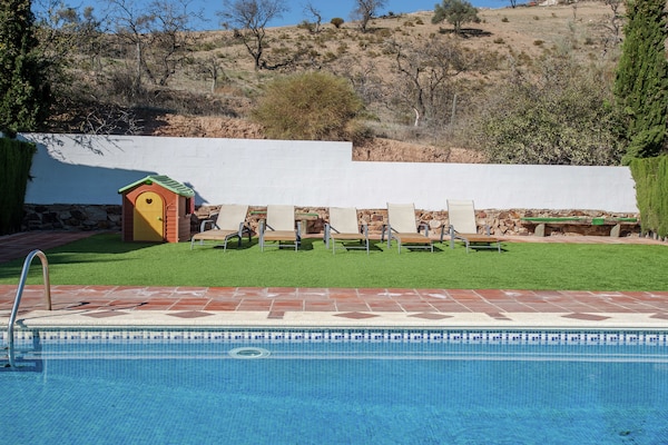 Foto van Ruim huisje met zwembad - Vakantiehuis in Villanueva de la Concepción - PoolOfHouse