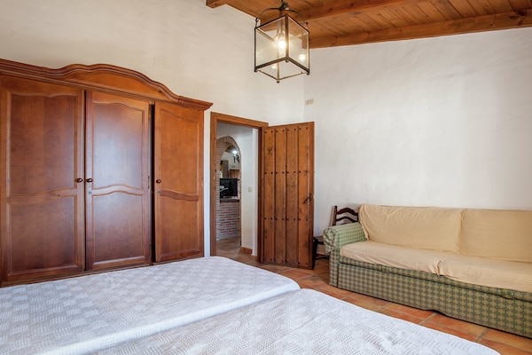 Foto van Ruim huisje met zwembad - Vakantiehuis in Villanueva de la Concepción - BedRoom