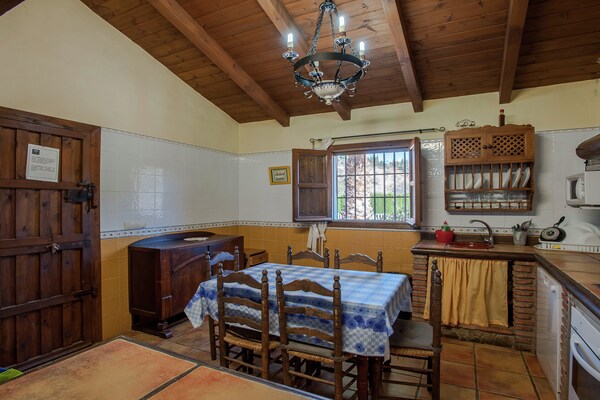 Foto van Ruim huisje met zwembad - Vakantiehuis in Villanueva de la Concepción - Kitchen