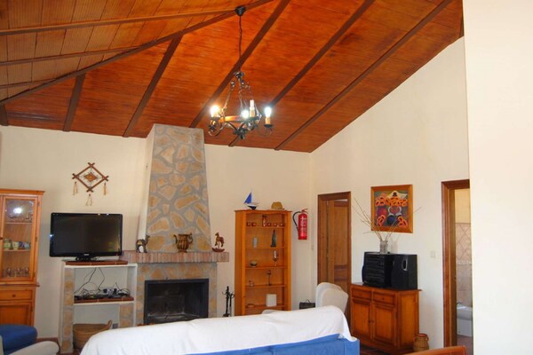 Foto van Villa in Andalusië met prachtig uitzicht - Vakantiehuis in Villanueva de la Concepción - LivingRoom