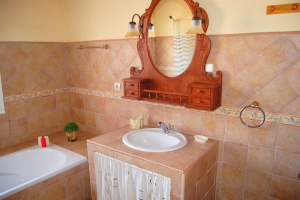 Foto van Villa in Andalusië met prachtig uitzicht - Vakantiehuis in Villanueva de la Concepción - BathRoom