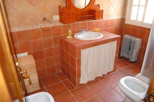 Foto van Villa in Andalusië met prachtig uitzicht - Vakantiehuis in Villanueva de la Concepción - BathRoom
