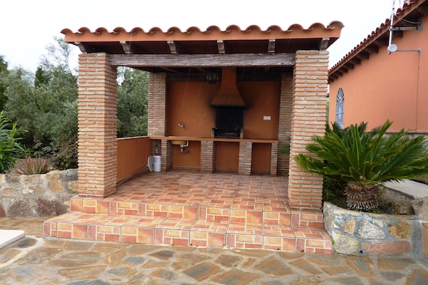 Foto van Villa in Andalusië met prachtig uitzicht - Vakantiehuis in Villanueva de la Concepción - TerraceBalcony