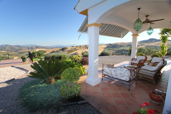 Foto van Villa in Andalusiכ met sauna - Vakantiehuis in Villanueva de la Concepción - TerraceBalcony