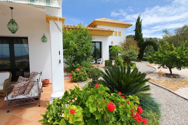 Foto van Villa in Andalusiכ met sauna - Vakantiehuis in Villanueva de la Concepción - GardenSummer