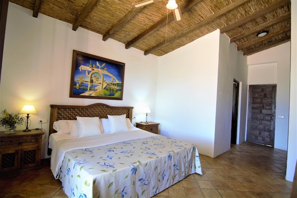 Foto van Cottage in Antequera met zwembad bij El Torcal - Vakantiehuis in Antequera Los Nogales - BedRoom