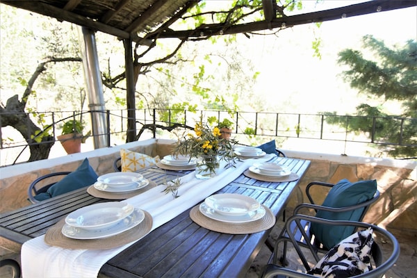 Foto van Cottage in Antequera met zwembad bij El Torcal - Vakantiehuis in Antequera Los Nogales - TerraceBalcony