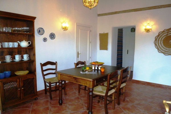 Foto van Vakantiehuis bij El Torcal Villanueva - Vakantiehuis in Antequera - DiningRoom