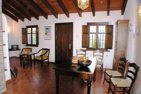Foto van Vakantiehuis bij El Torcal Villanueva - Vakantiehuis in Antequera - DiningRoom