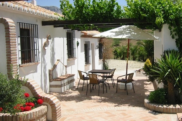 Foto van Vakantiehuis bij El Torcal Villanueva - Vakantiehuis in Antequera - TerraceBalcony