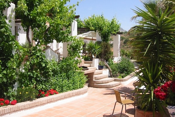Foto van Vakantiehuis bij El Torcal Villanueva - Vakantiehuis in Antequera - GardenSummer