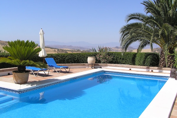 Foto van Vakantiehuis bij El Torcal Villanueva - Vakantiehuis in Antequera - ViewSummer