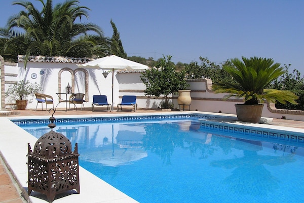 Foto van Vakantiehuis bij El Torcal Villanueva - Vakantiehuis in Antequera - ExteriorSummer
