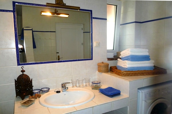 Foto van Vakantiehuis bij El Torcal Villanueva - Vakantiehuis in Antequera - BathRoom