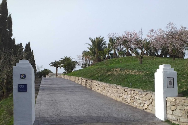 Foto van Vakantiehuis bij El Torcal Villanueva - Vakantiehuis in Antequera - HallReception