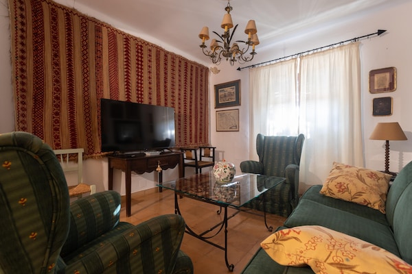 Foto van Boerderij met zwembad in Andalusië - Vakantiehuis in Bobadilla - Antequera - LivingRoom
