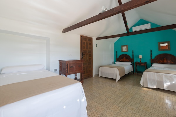 Foto van Boerderij met zwembad in Andalusië - Vakantiehuis in Bobadilla - Antequera - BedRoom