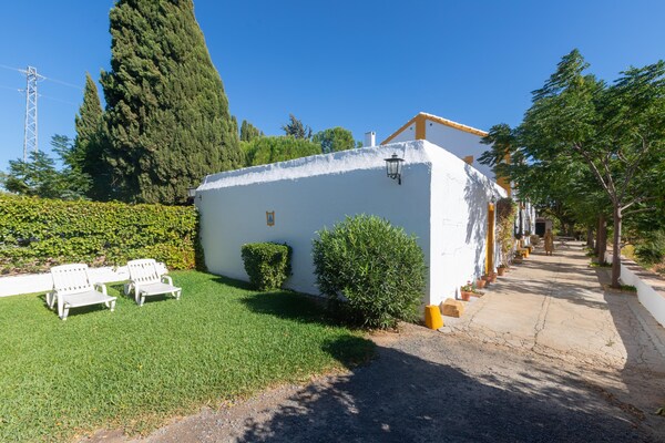 Foto van Boerderij met zwembad in Andalusië - Vakantiehuis in Bobadilla - Antequera - GardenSummer