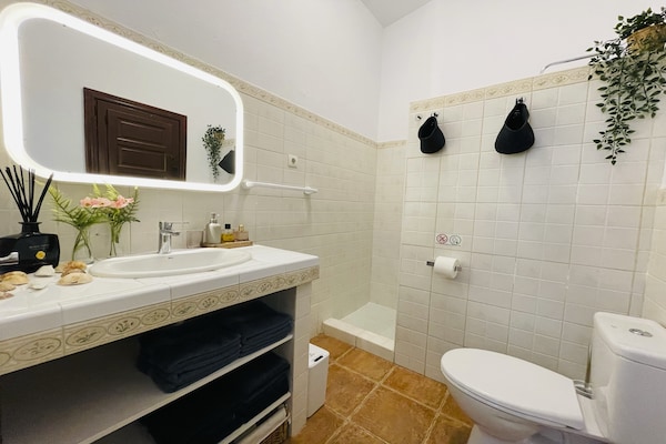 Foto van Villa in Malaga, privézwembad en zeezicht - Vakantiehuis in Cartama - BathRoom