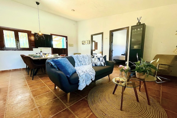 Foto van Villa in Malaga, privézwembad en zeezicht - Vakantiehuis in Cartama - LivingRoom
