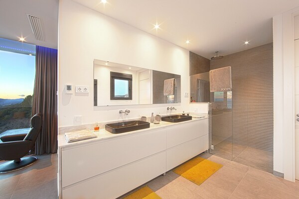 Foto van Villa in Marbella met privé verwarmd zwembad - Vakantiehuis in Marbella - Untagged