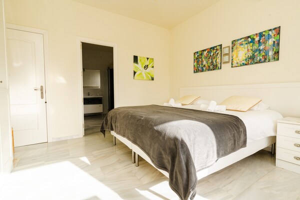 Foto van Villa in Marbella met privézwembad en strand - Vakantiehuis in Marbella - BedRoom