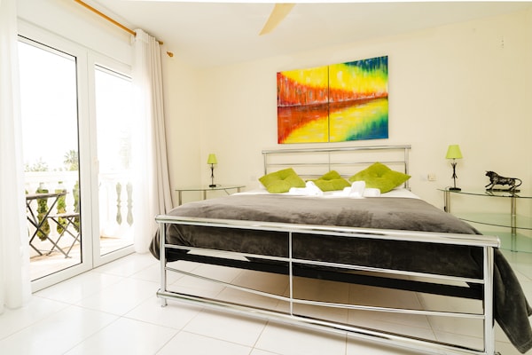 Foto van Villa in Marbella met privézwembad en strand - Vakantiehuis in Marbella - BedRoom