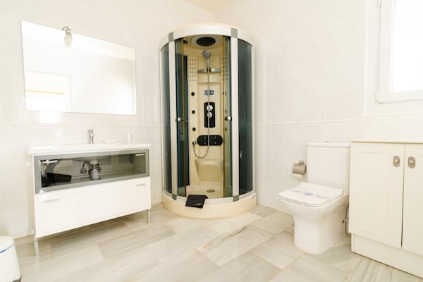 Foto van Villa in Marbella met privézwembad en strand - Vakantiehuis in Marbella - BathRoom