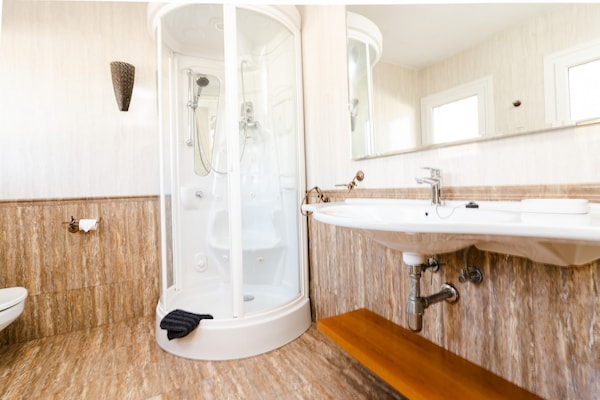 Foto van Villa in Marbella met privézwembad en strand - Vakantiehuis in Marbella - BathRoom