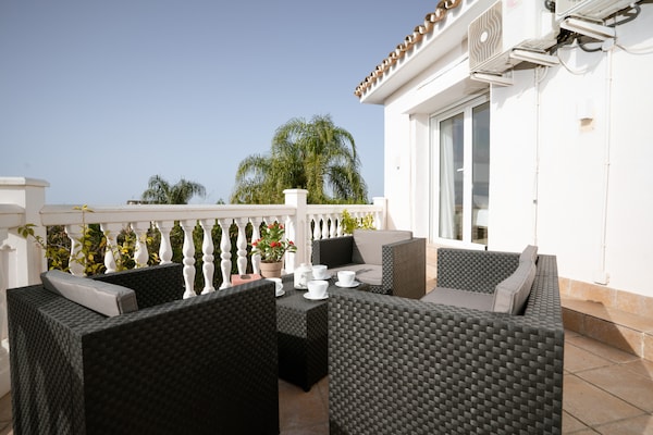 Foto van Villa in Marbella met privézwembad en strand - Vakantiehuis in Marbella - terrace