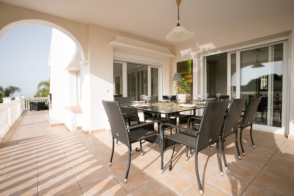 Foto van Villa in Marbella met privézwembad en strand - Vakantiehuis in Marbella - terrace