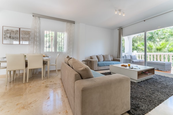 Foto van Faro's Villa Horizonte dichtbij zeestrand - Vakantiehuis in Benalmádena - LivingRoom