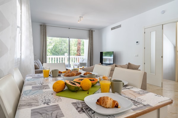 Foto van Faro's Villa Horizonte dichtbij zeestrand - Vakantiehuis in Benalmádena - DiningRoom