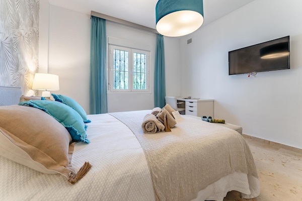 Foto van Faro's Villa Horizonte dichtbij zeestrand - Vakantiehuis in Benalmádena - BedRoom