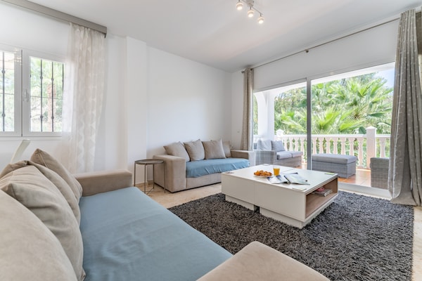 Foto van Faro's Villa Horizonte dichtbij zeestrand - Vakantiehuis in Benalmádena - LivingRoom