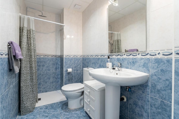 Foto van Faro's Villa Horizonte dichtbij zeestrand - Vakantiehuis in Benalmádena - BathRoom