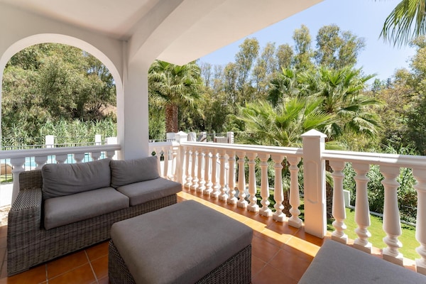 Foto van Faro's Villa Horizonte dichtbij zeestrand - Vakantiehuis in Benalmádena - TerraceBalcony