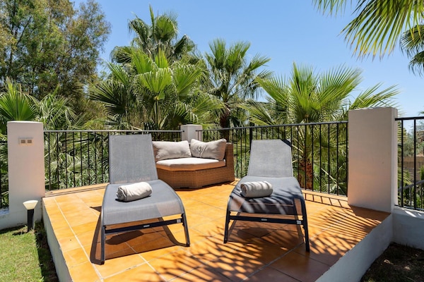 Foto van Faro's Villa Horizonte dichtbij zeestrand - Vakantiehuis in Benalmádena - TerraceBalcony
