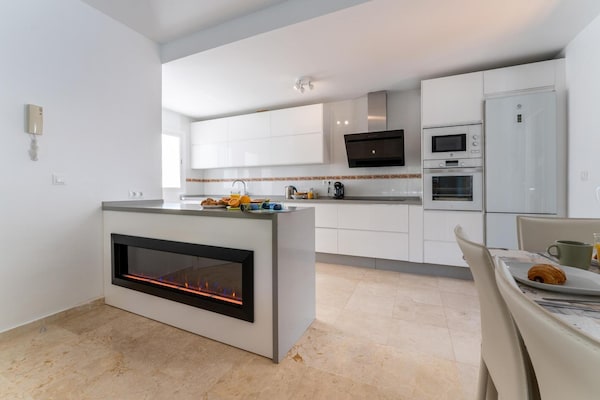 Foto van Faro's Villa Horizonte dichtbij zeestrand - Vakantiehuis in Benalmádena - Kitchen