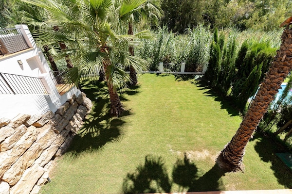 Foto van Faro's Villa Horizonte dichtbij zeestrand - Vakantiehuis in Benalmádena - GardenSummer