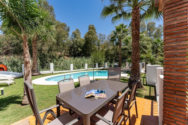 Foto van Faro's Villa Horizonte dichtbij zeestrand - Vakantiehuis in Benalmádena - TerraceBalcony