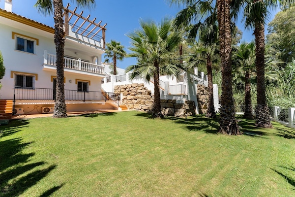 Foto van Faro's Villa Horizonte dichtbij zeestrand - Vakantiehuis in Benalmádena - ExteriorSummer