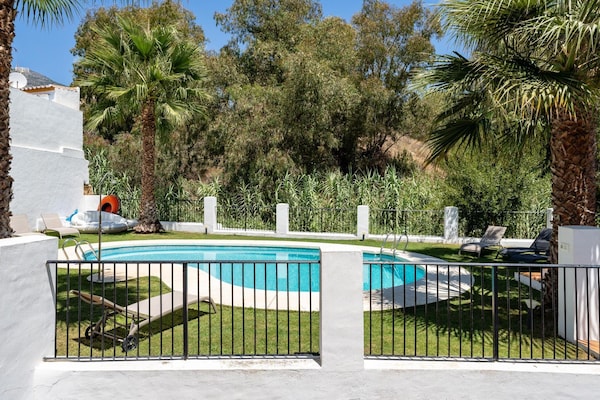 Foto van Faro's Villa Horizonte dichtbij zeestrand - Vakantiehuis in Benalmádena - PoolOfHouse