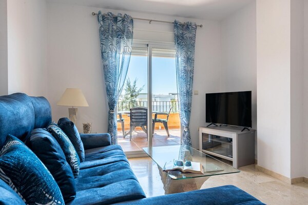 Foto van Appartement met Zeezicht Zuid - Vakantiehuis in Mijas Costa - LivingRoom