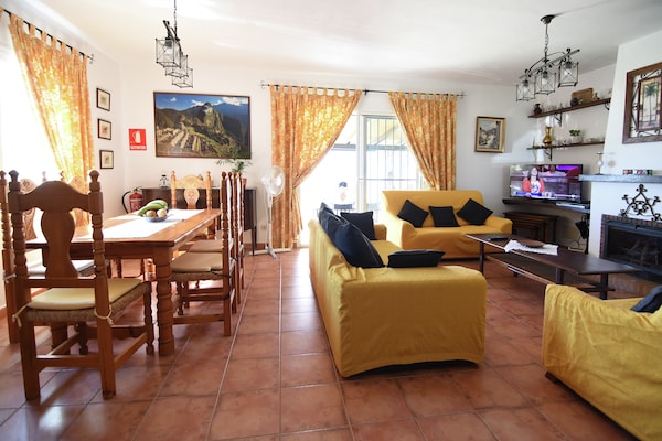 Foto van Villa in Mijas met privézwembad - Vakantiehuis in Mijas - LivingRoom