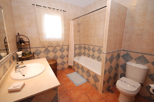 Foto van Villa in Mijas met privézwembad - Vakantiehuis in Mijas - BathRoom