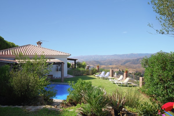 Foto van Villa in Mijas met privézwembad - Vakantiehuis in Mijas - ExteriorSummer
